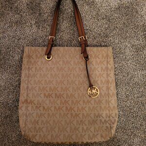Michael Kors Jet Set North South Signature Jacquard Tote Bag in Beige & Camel